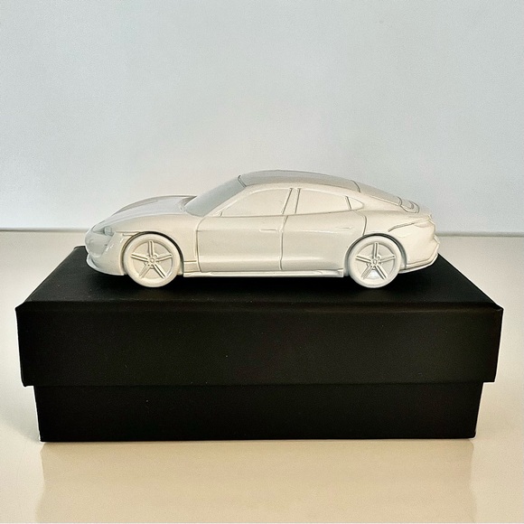 Genuine Limited Edition Porsche Taycan Model Car - Picture 4 of 11